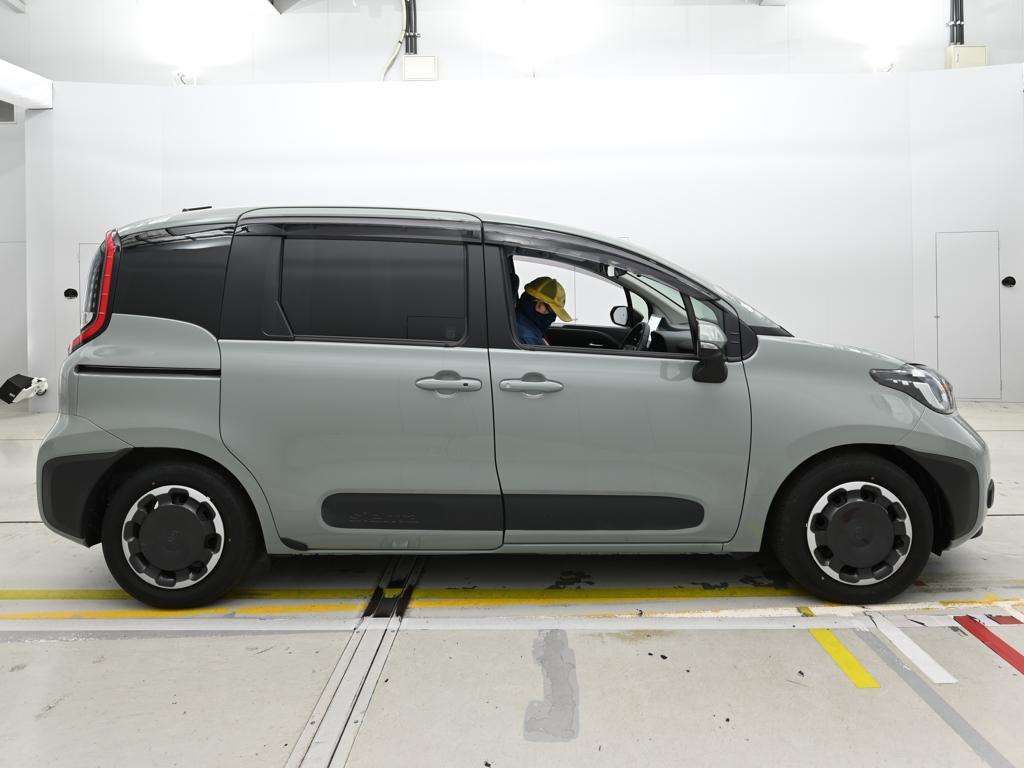 2023 Toyota Sienta ハイブリッドZ auction photo 3