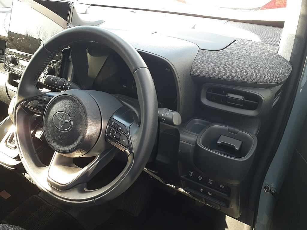 2023 Toyota Sienta ハイブリッドZ auction photo 9