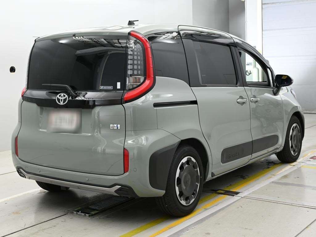 2023 Toyota Sienta ハイブリッドZ auction photo 2
