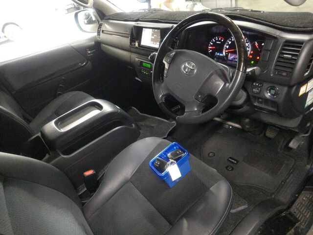 2018 Toyota Hiace L Super GL Dark 4WD auction photo 3
