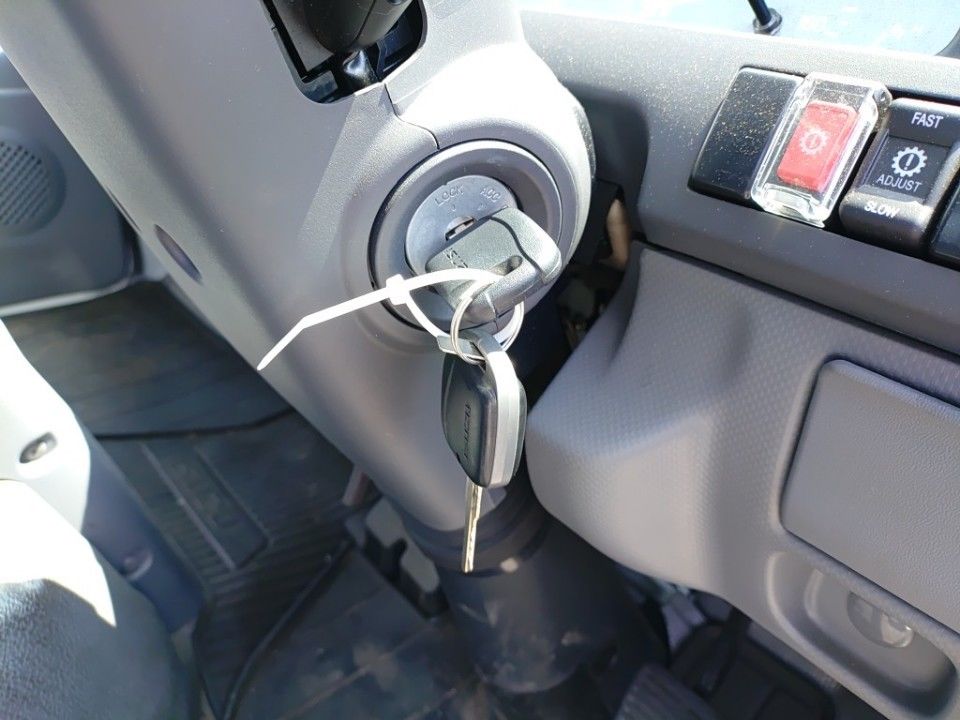 2017 Isuzu Elf auction photo 15