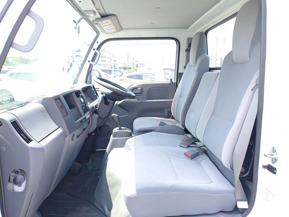 2017 Isuzu Elf auction photo 16