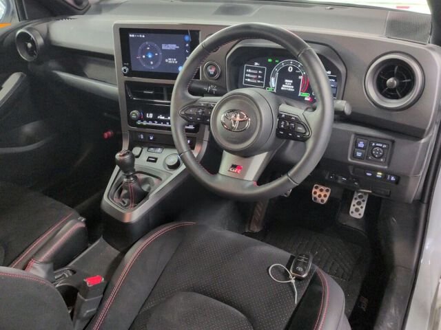 2025 Toyota GR Yaris RZ High Performance 4WD auction photo 3