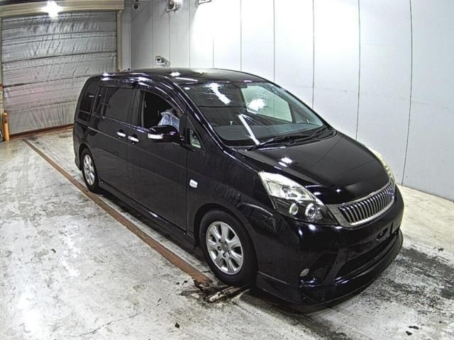 2013 Toyota Isis プラタナ Vセレクション Japan auction vehicle