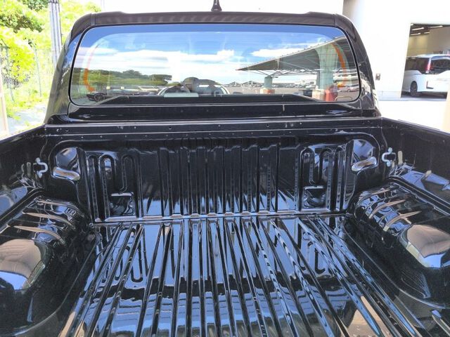 2026 Toyota Hilux Z 4WD auction photo 6