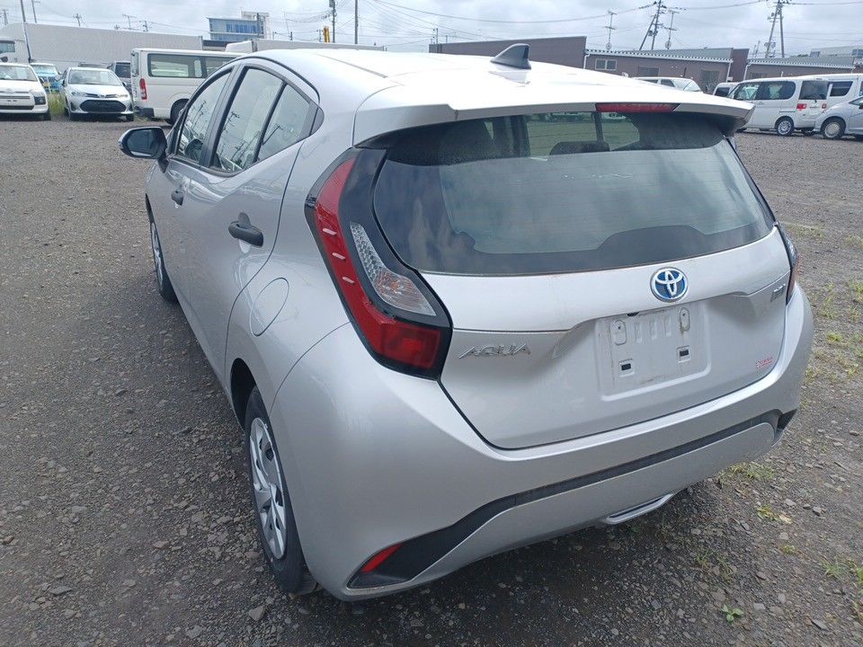 2023 Toyota Aqua auction photo 6