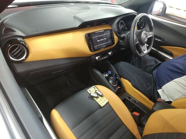 2022 Nissan Kicks X Two-Tone Interior Edition auction photo 3