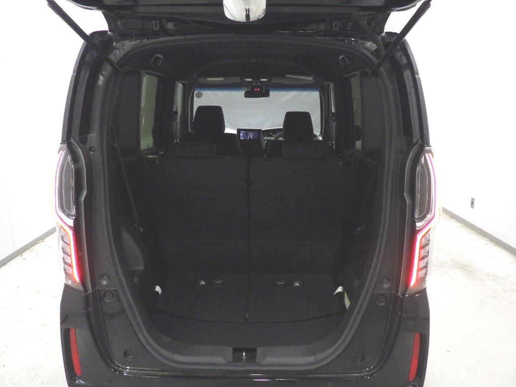 2023 Honda N-BOX Custom L auction photo 8