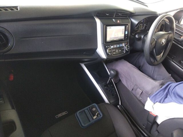 2025 Toyota Corolla Fielder ハイブリッドEX auction photo 3