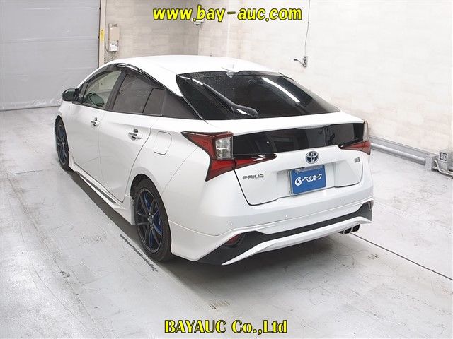 2021 Toyota Prius S Safety Plus 2 auction photo 2