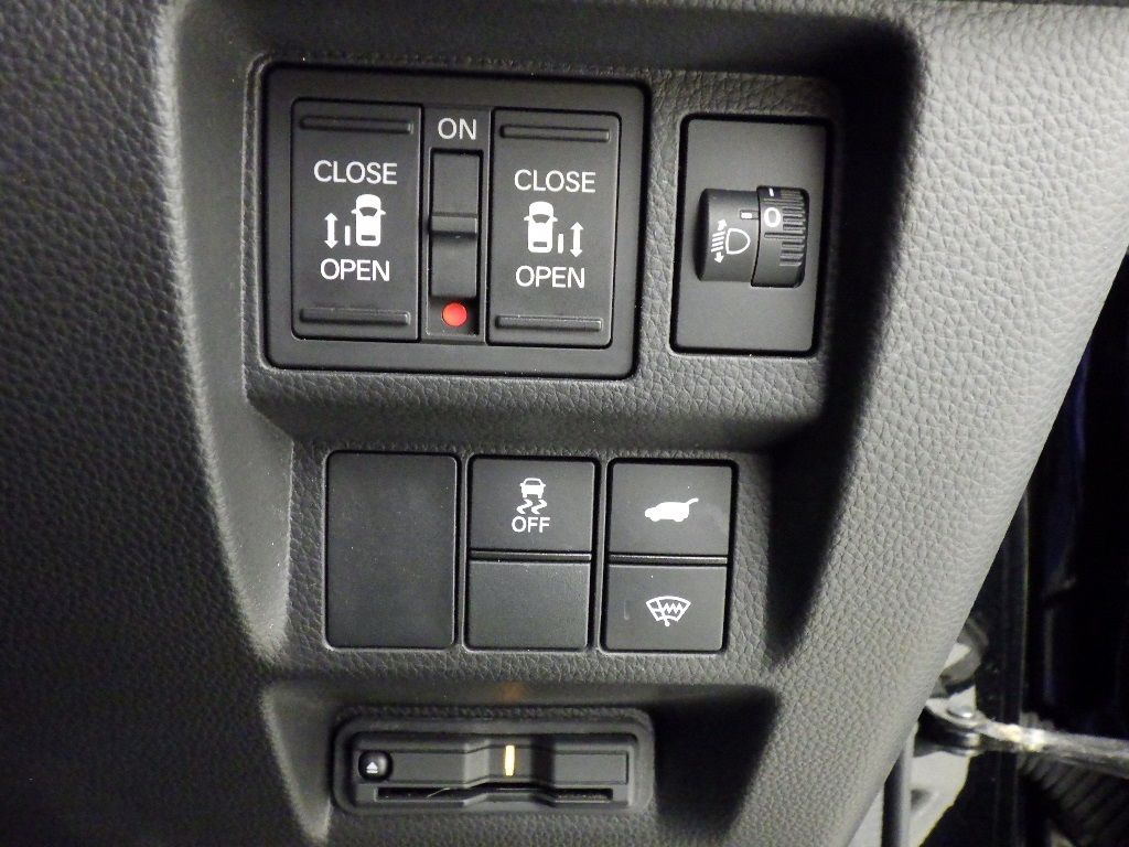 2023 Honda Stepwgn 4WD 7 people auction photo 10