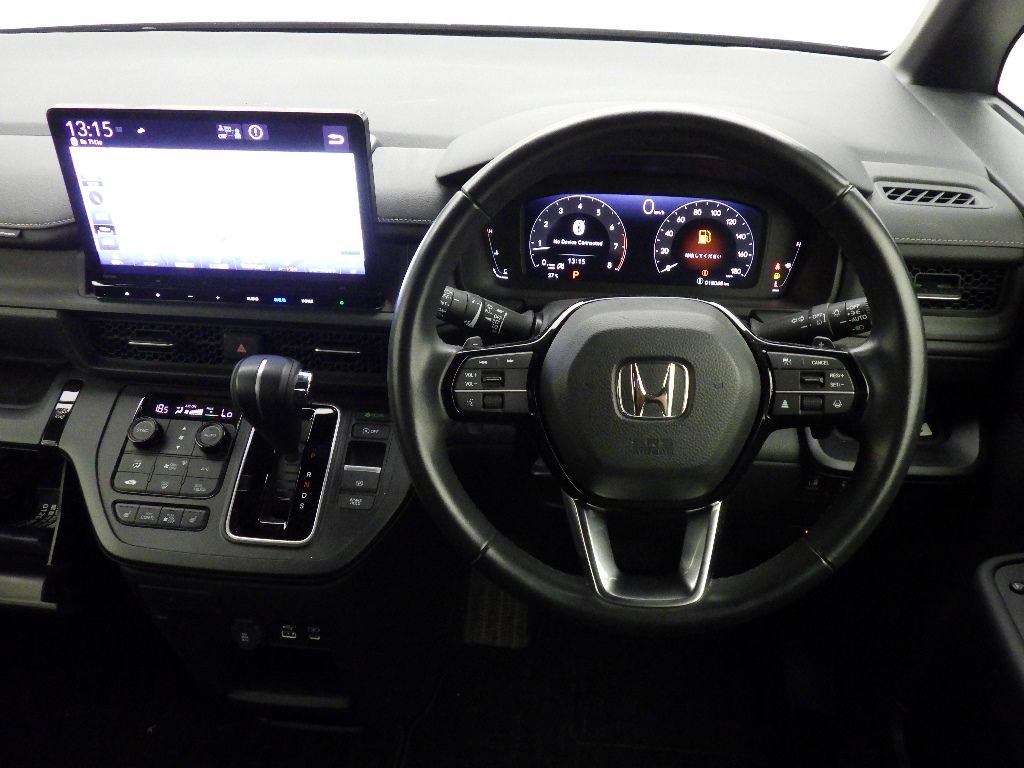 2023 Honda Stepwgn 4WD 7 people auction photo 3