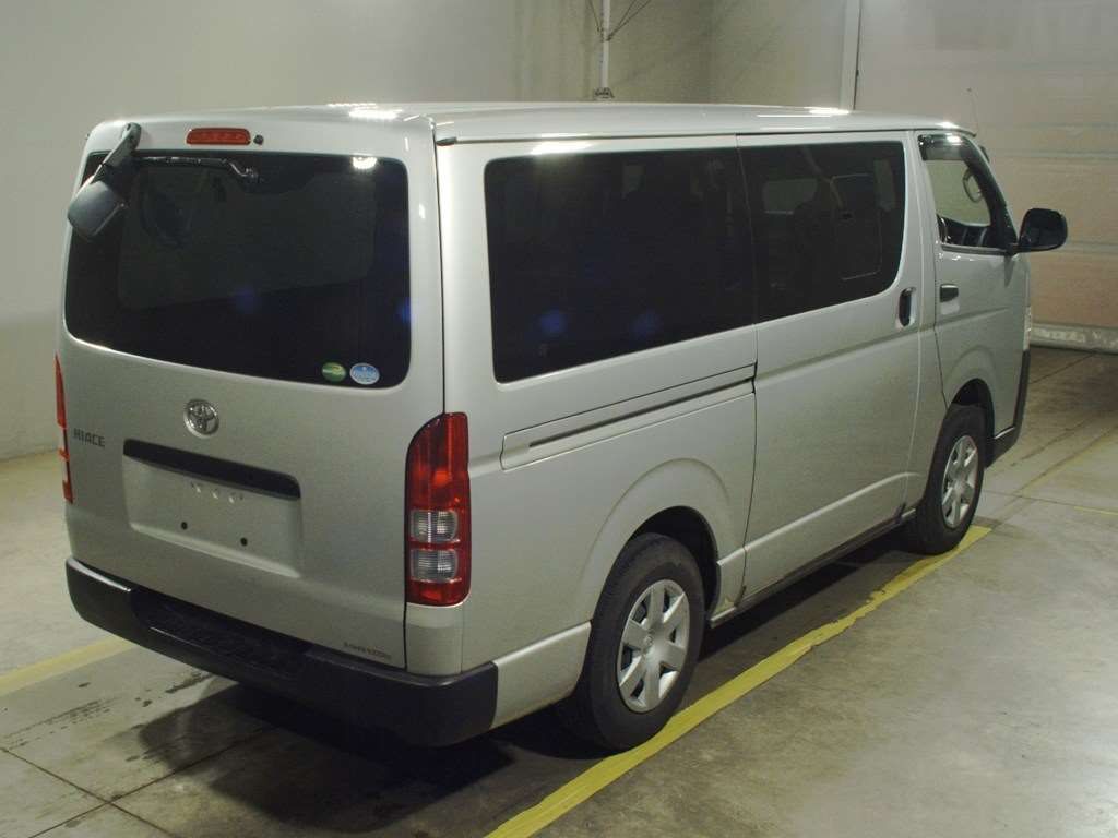 2018 Toyota Hiace ロングDX 4WD auction photo 2