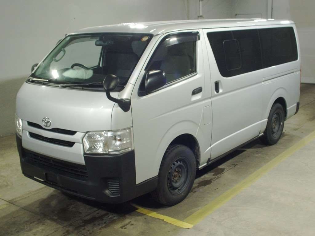 2018 Toyota Hiace ロングDX 4WD Japan auction vehicle