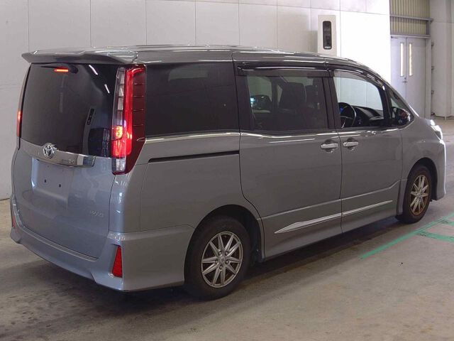 2017 Toyota Noah SI WXB auction photo 5