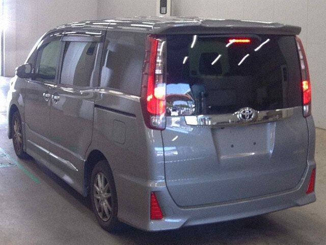 2017 Toyota Noah SI WXB auction photo 2