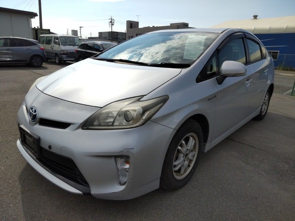 2013 Toyota Prius Japan auction vehicle