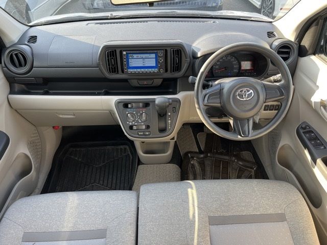 2016 Toyota Passo X S auction photo 4