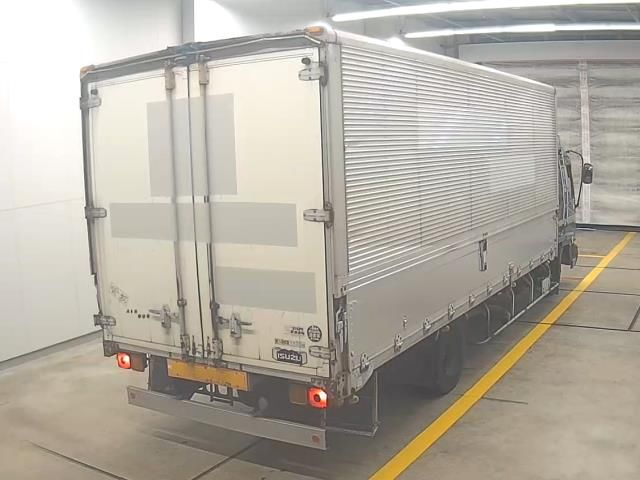 2004 Isuzu Forward Wing auction photo 2