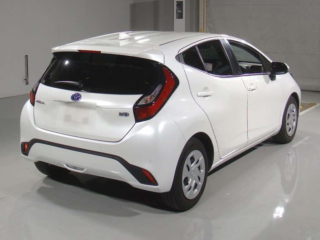 2022 Toyota Aqua X auction photo 2