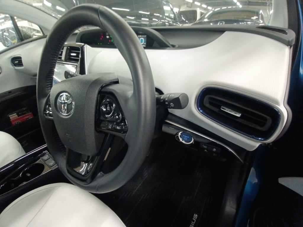 2019 Toyota Prius Aツーリングセレクション auction photo 9