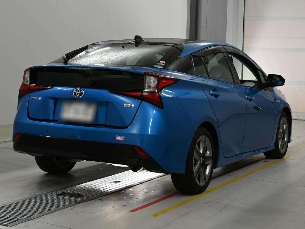 2019 Toyota Prius Aツーリングセレクション auction photo 2