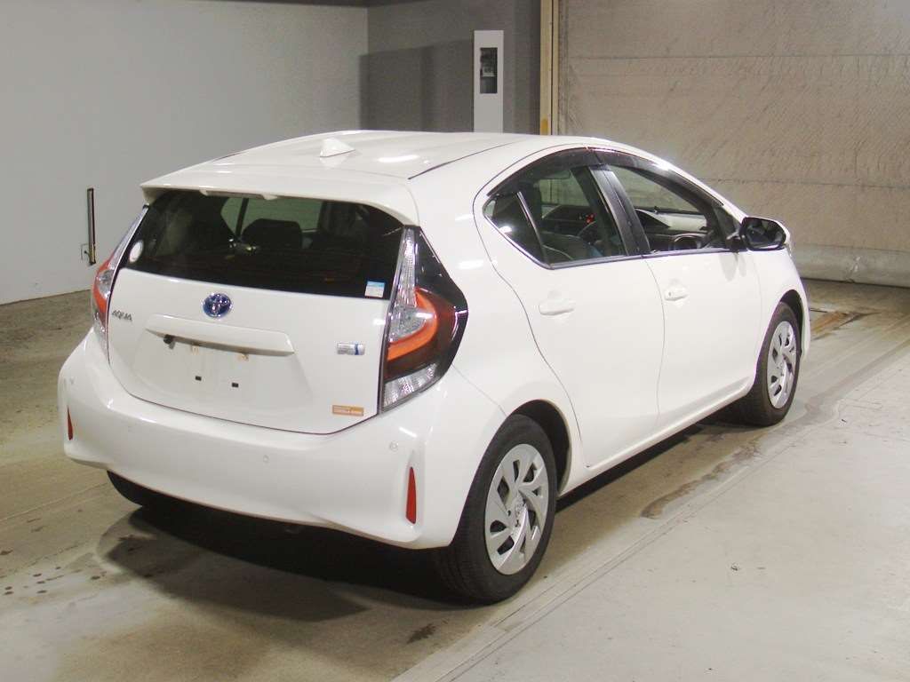 2021 Toyota Aqua L auction photo 2