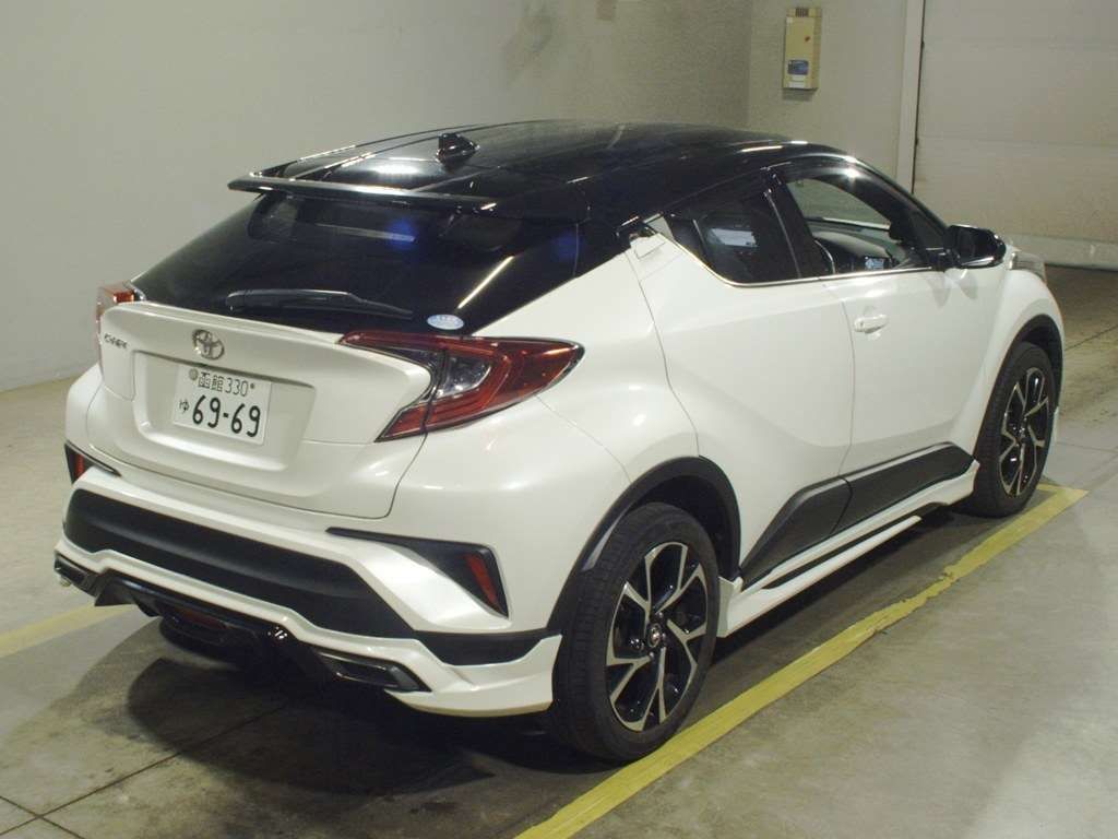2019 Toyota C-HR G-T 4WD auction photo 2