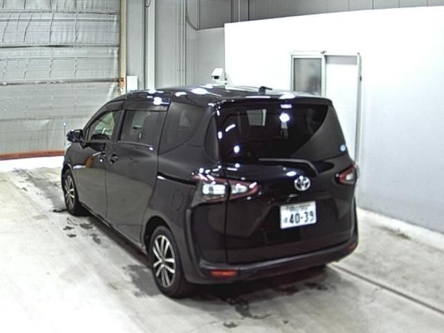 2016 Toyota Sienta G auction photo 2