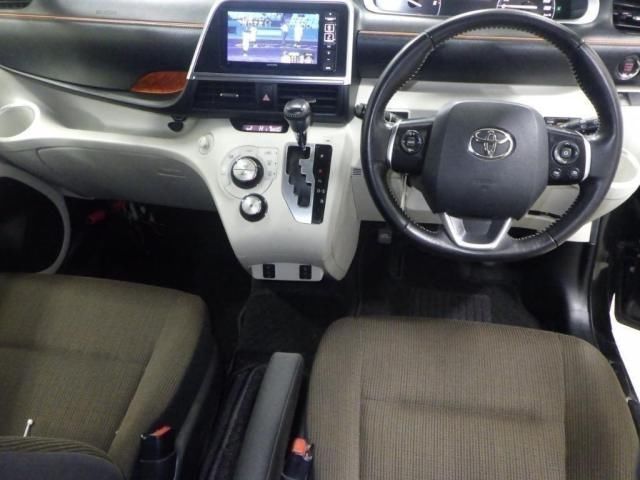 2016 Toyota Sienta G auction photo 3