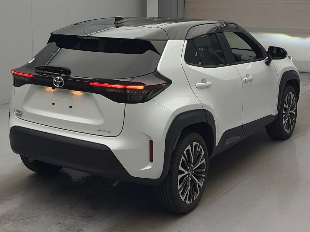 2022 Toyota Yaris Cross Z auction photo 2