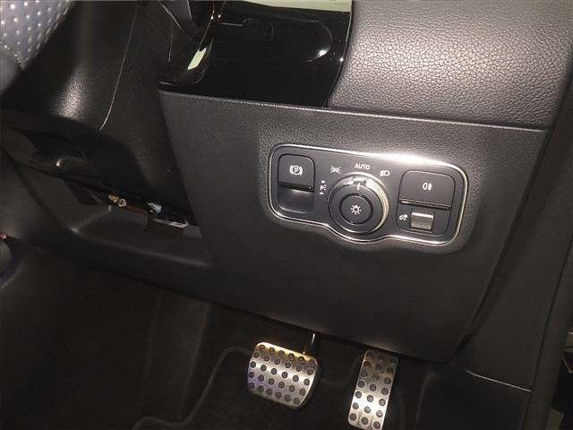 2021 Mercedes-Benz GLA200d 4マチック 4WD auction photo 8