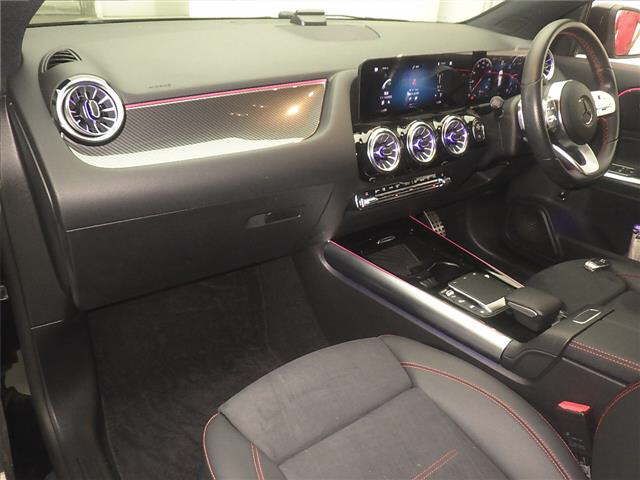 2021 Mercedes-Benz GLA200d 4マチック 4WD auction photo 4