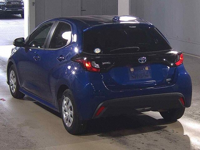2021 Toyota Yaris Hybrid X auction photo 2