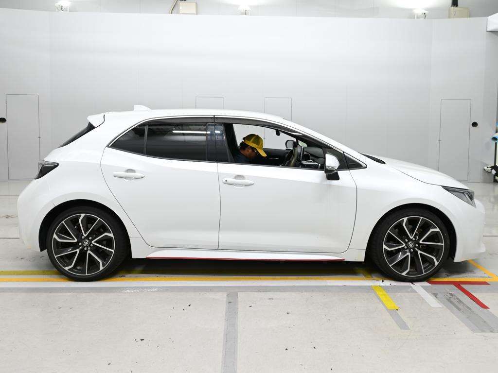 2022 Toyota Corolla Sport ハイブリッドG Z auction photo 3