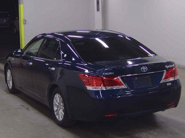 2015 Toyota Crown R Saloon G auction photo 2