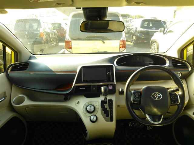 2015 Toyota Sienta ハイブリッドG auction photo 8