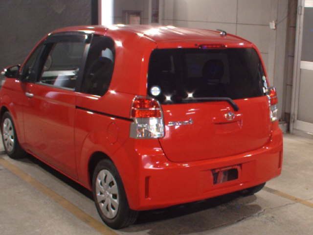 2014 Toyota Spade F auction photo 2