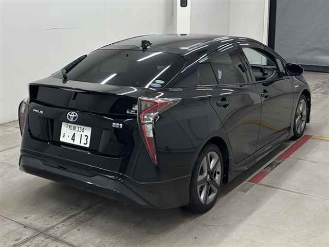 2016 Toyota Prius S Touring Selection auction photo 5