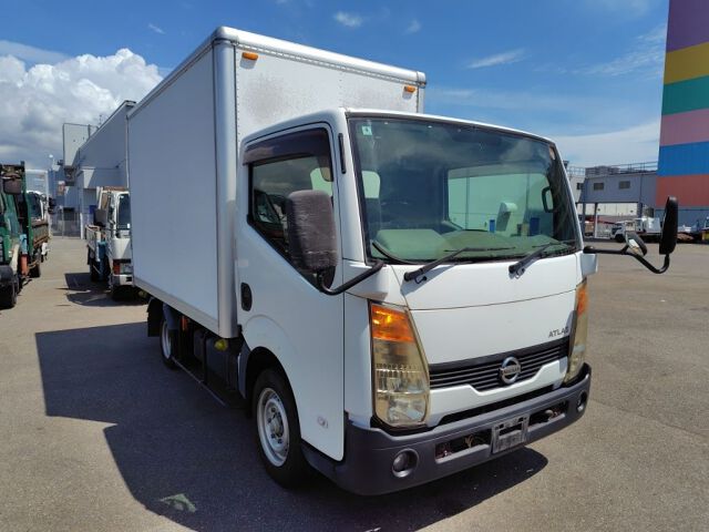 2010 Nissan アトラストラック パネルバン Japan auction vehicle