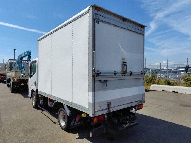 2010 Nissan アトラストラック パネルバン auction photo 2