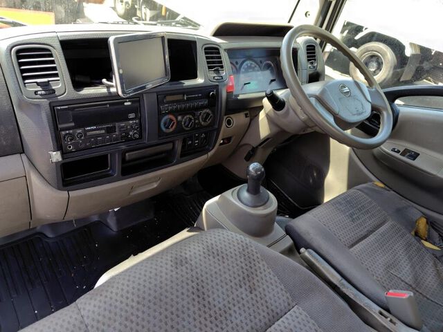 2010 Nissan アトラストラック パネルバン auction photo 3