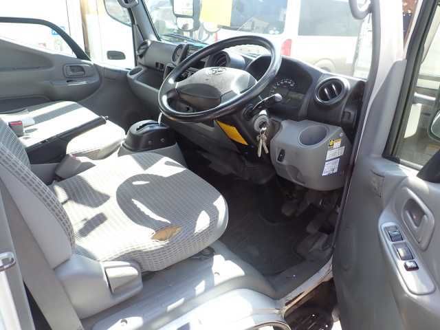 2017 Toyota Dyna 1.45t Panel Van 4WD auction photo 3