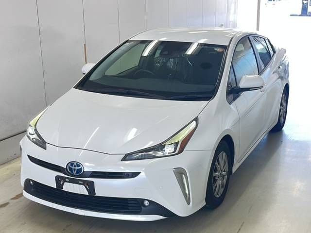 Japan Auction Vehicles 8 2020 Toyota Prius SセーフティプラスII auction photo
