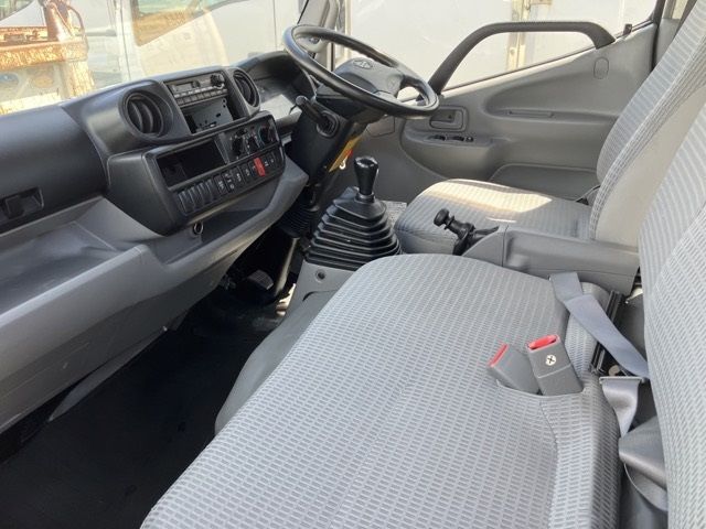 2017 Hino Dutro Hira auction photo 5