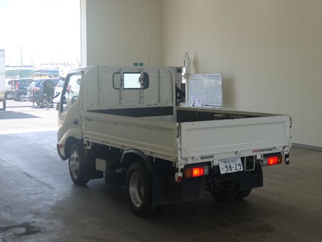 2017 Hino Dutro Hira auction photo 2