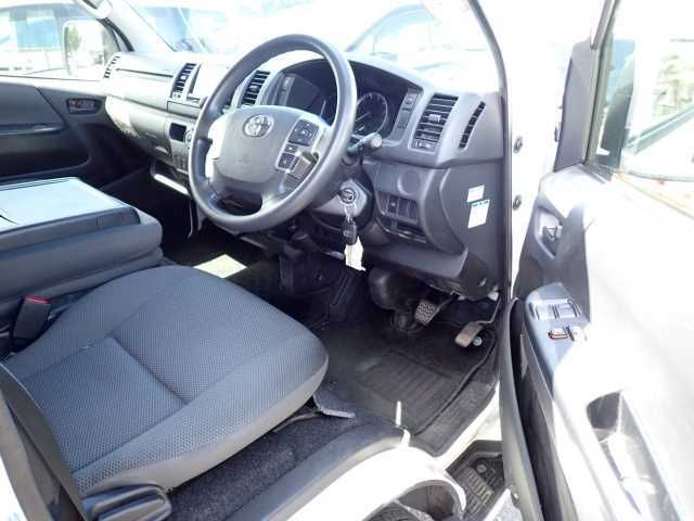 2021 Toyota Hiace 車いす移動車 4WD auction photo 5