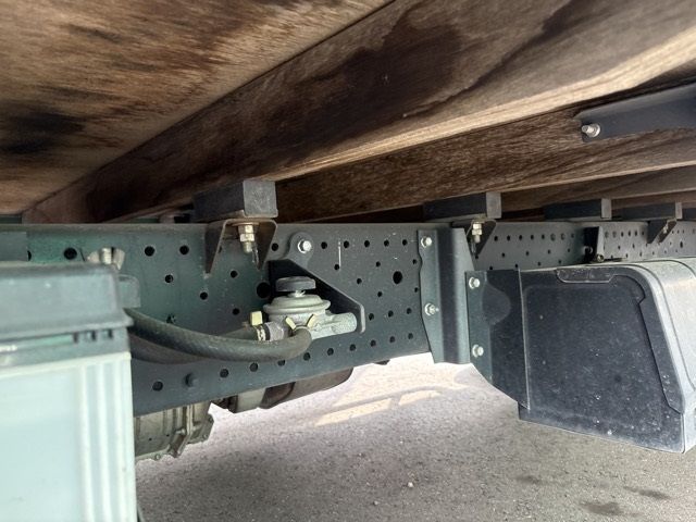 2010 Isuzu Elf ヒラ auction photo 12