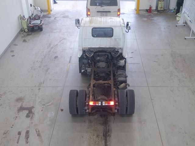 2011 Isuzu Elf chassis auction photo 3