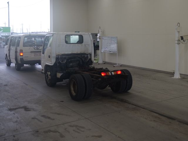 2011 Isuzu Elf chassis auction photo 2